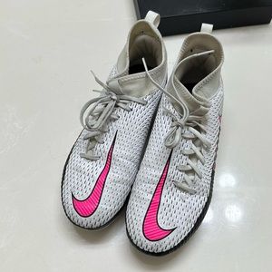 Nike Soccer Cleats, sz 5 Youth